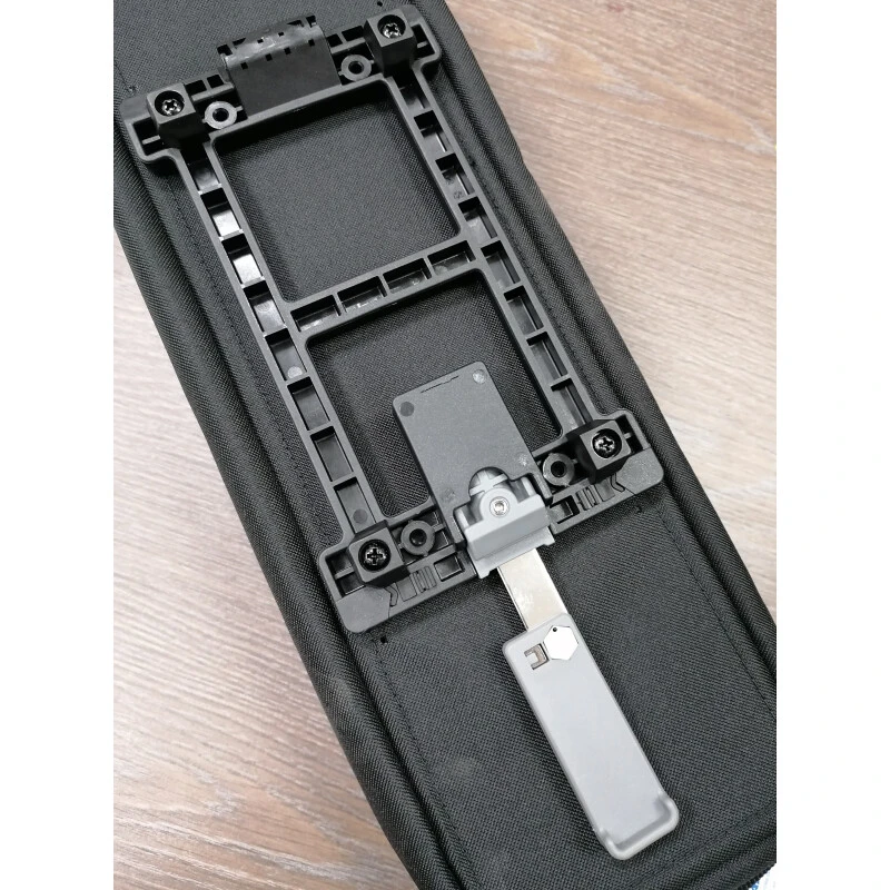 Giant TRUNK BATTERY BAG / MIK System - Akku Tasche Für Gepäckträger Passend Für Diverse Akkus Bis 45cm Länge (passend Zu 625Wh Akku) 5 Giant TRUNK BATTERY BAG / MIK System - Akku Tasche Für Gepäckträger Passend Für Diverse Akkus Bis 45cm Länge (passend Zu 625Wh Akku) – Bild 3